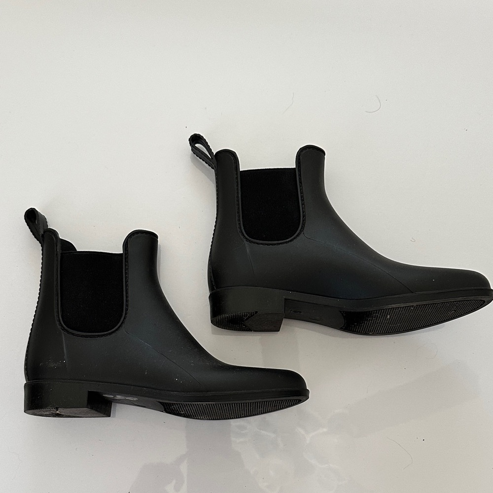 Black rain booties